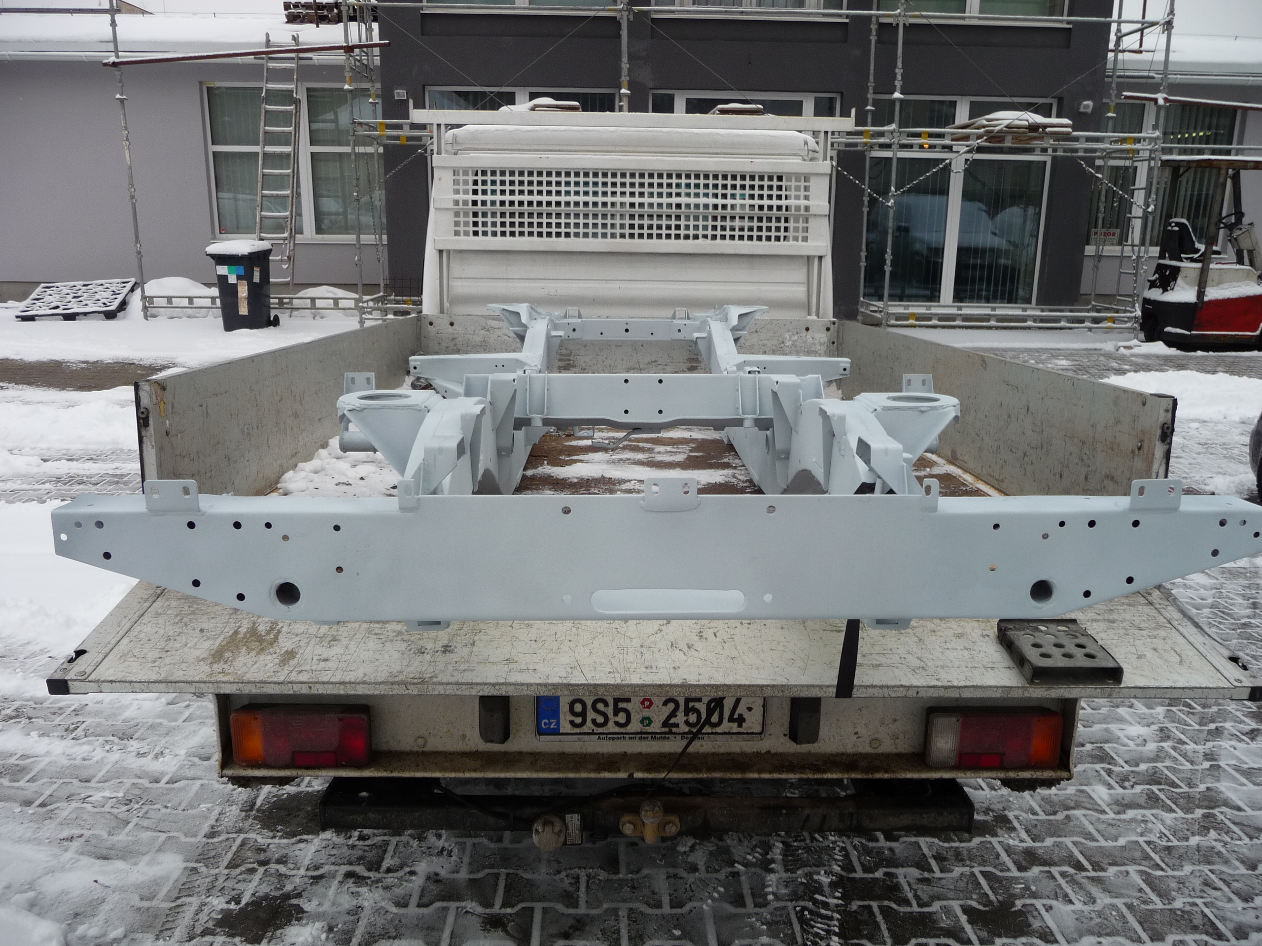 D90